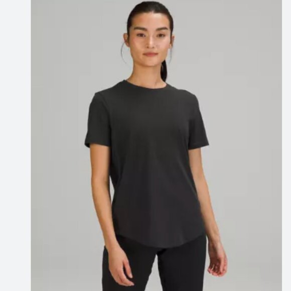 Lululemon Black Crewneck Tee Curved Hem Size 6 - Picture 1 of 4